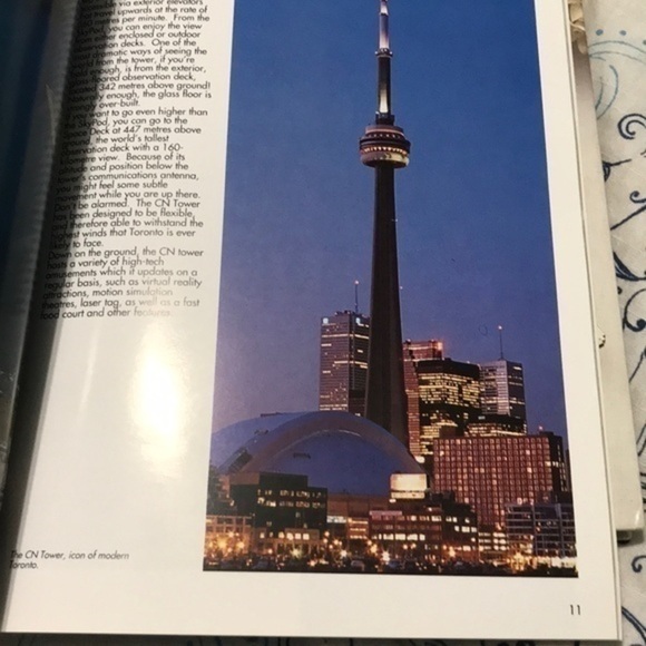 Book about Toronto - Picture 4 of 4